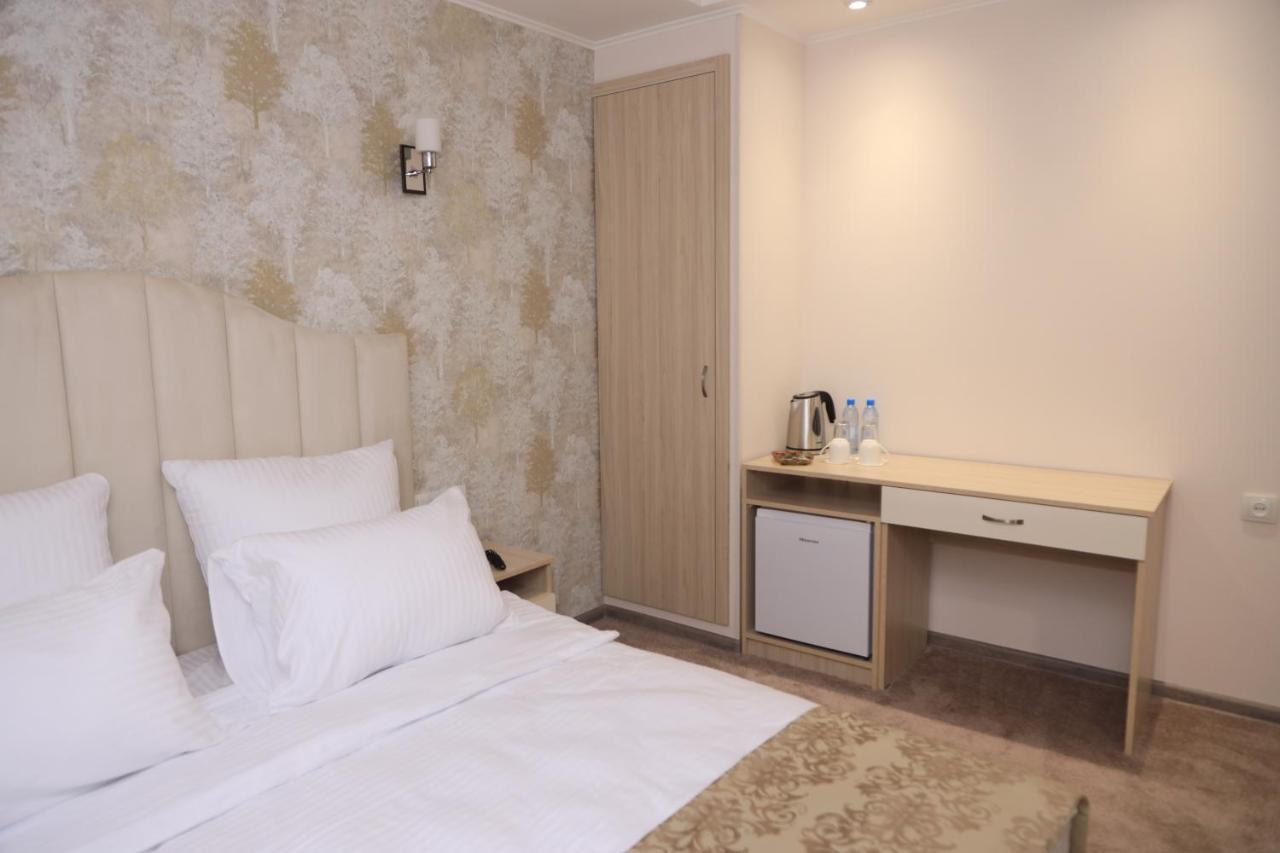 Delin Hotel And Tours Jerevan Buitenkant foto
