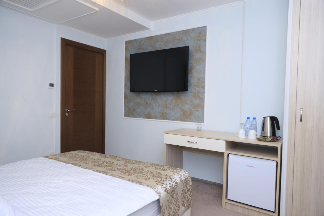 Delin Hotel And Tours Jerevan Buitenkant foto