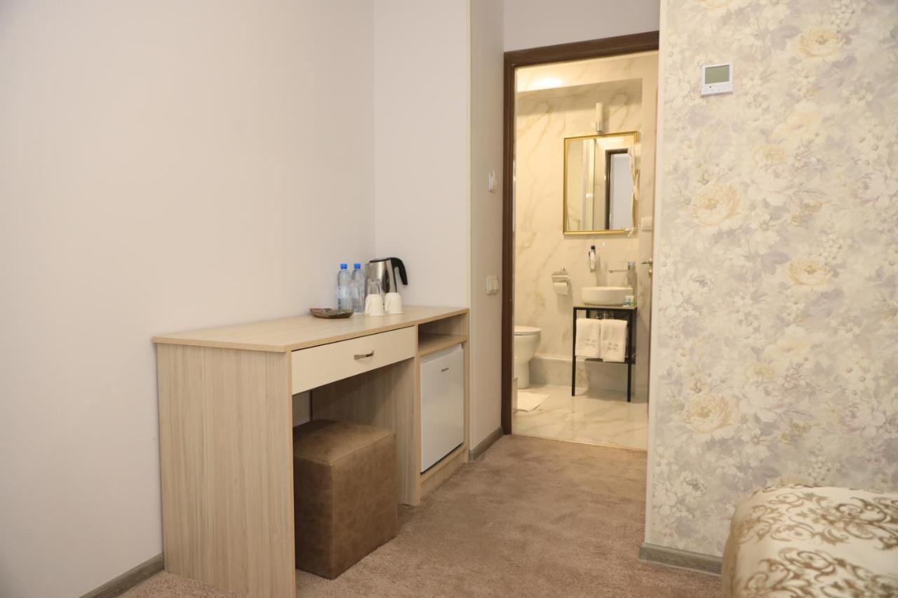 Delin Hotel And Tours Jerevan Buitenkant foto