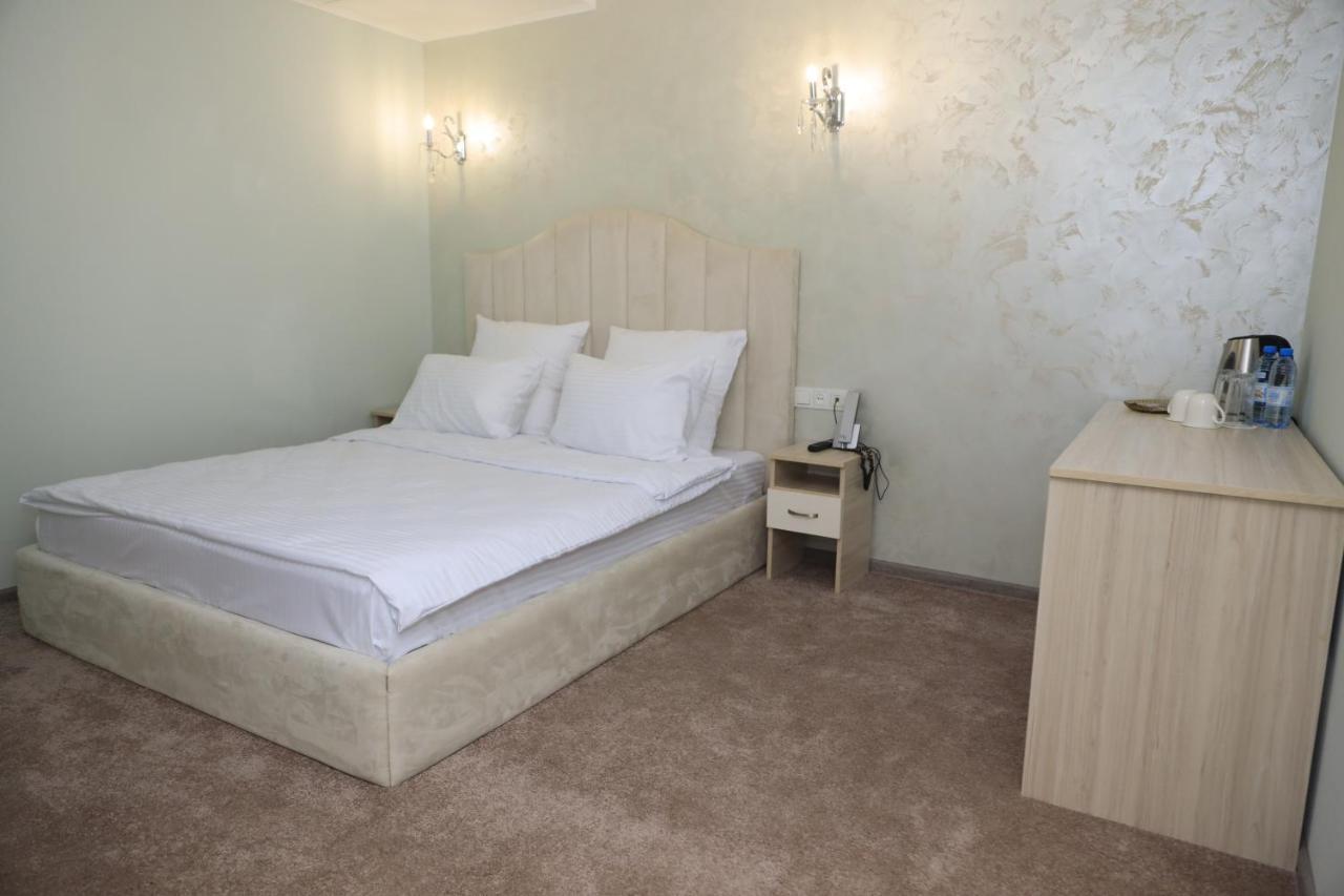 Delin Hotel And Tours Jerevan Buitenkant foto