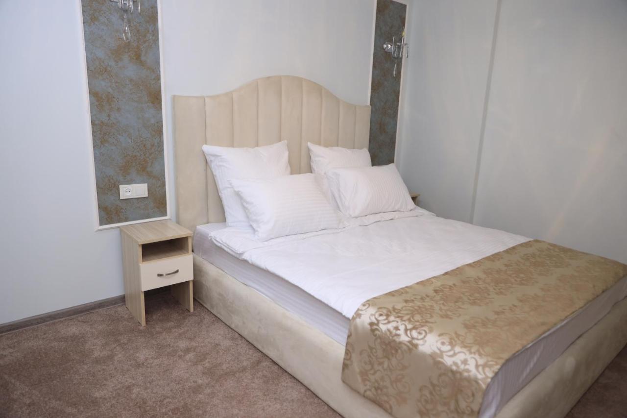 Delin Hotel And Tours Jerevan Buitenkant foto