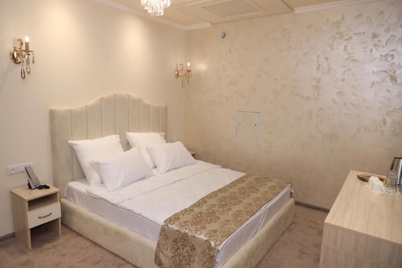 Delin Hotel And Tours Jerevan Buitenkant foto