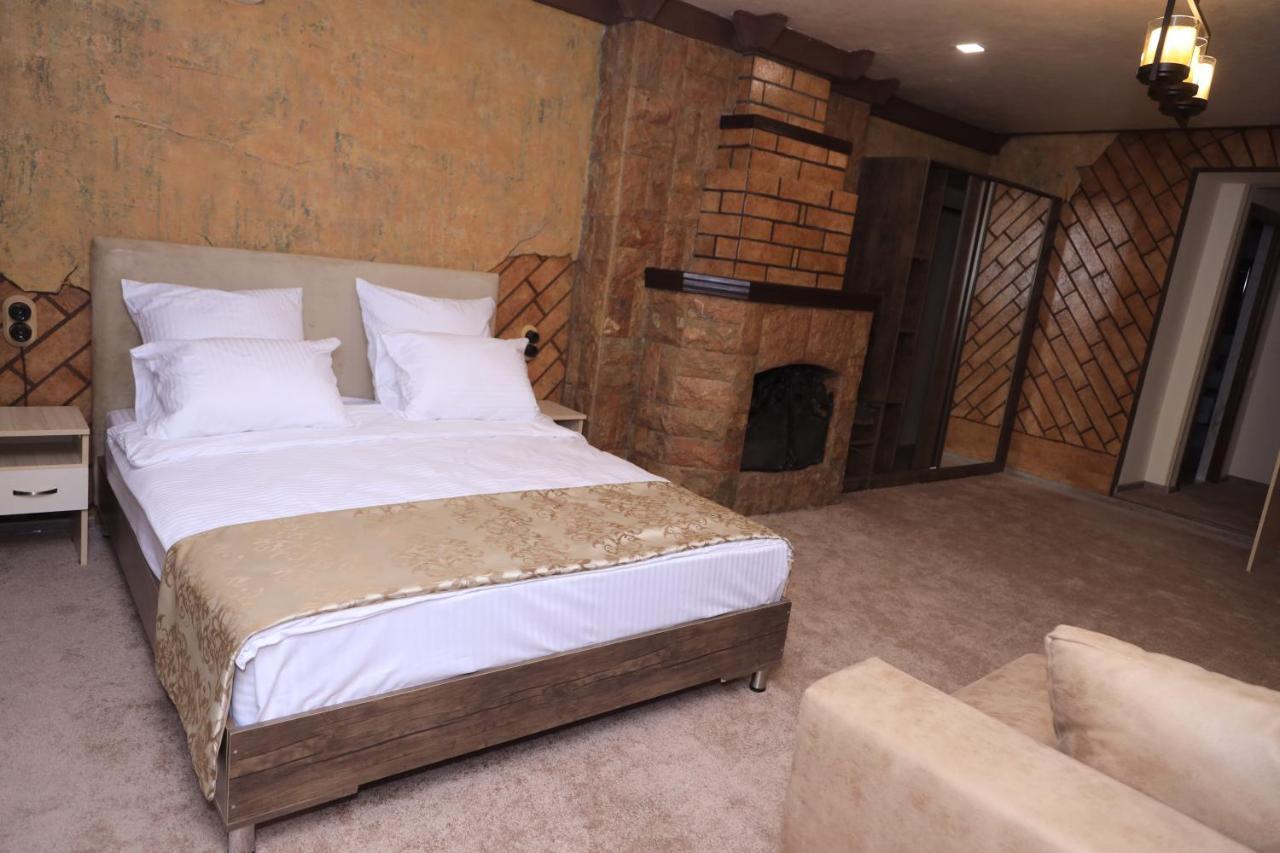 Delin Hotel And Tours Jerevan Buitenkant foto