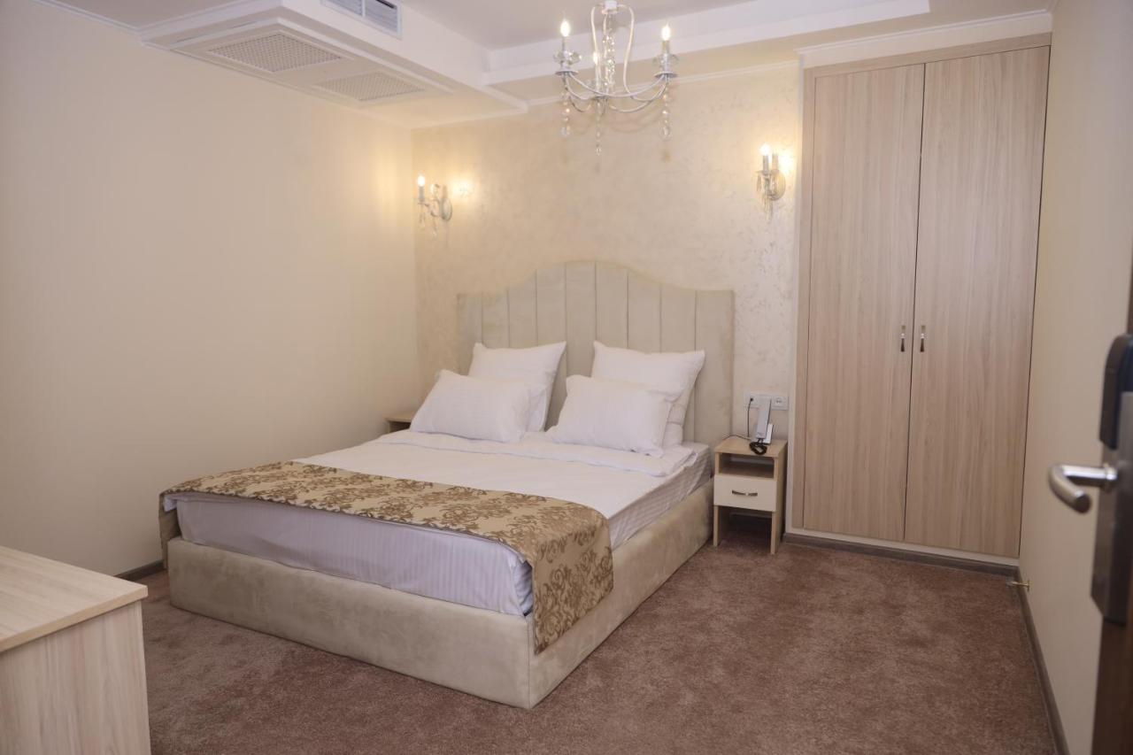 Delin Hotel And Tours Jerevan Buitenkant foto