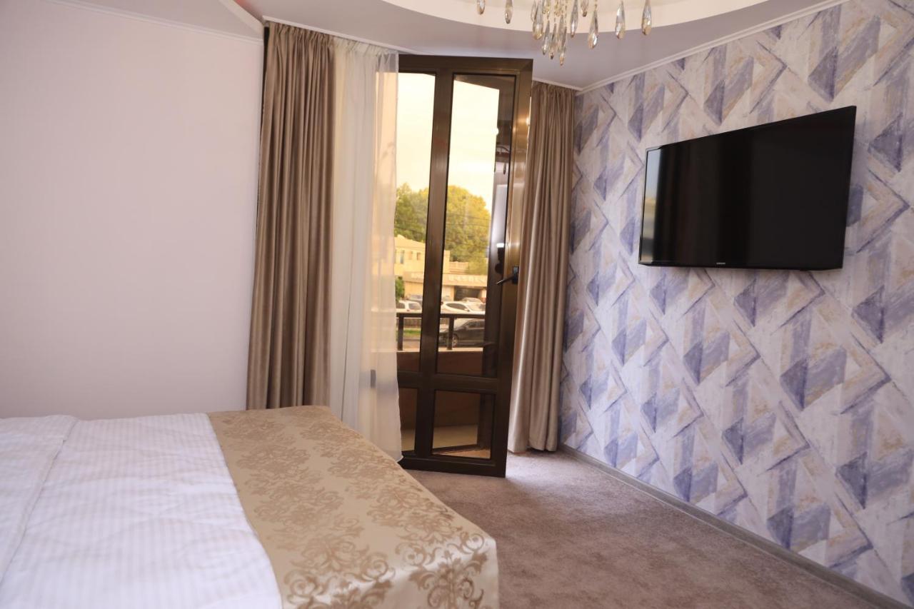 Delin Hotel And Tours Jerevan Buitenkant foto