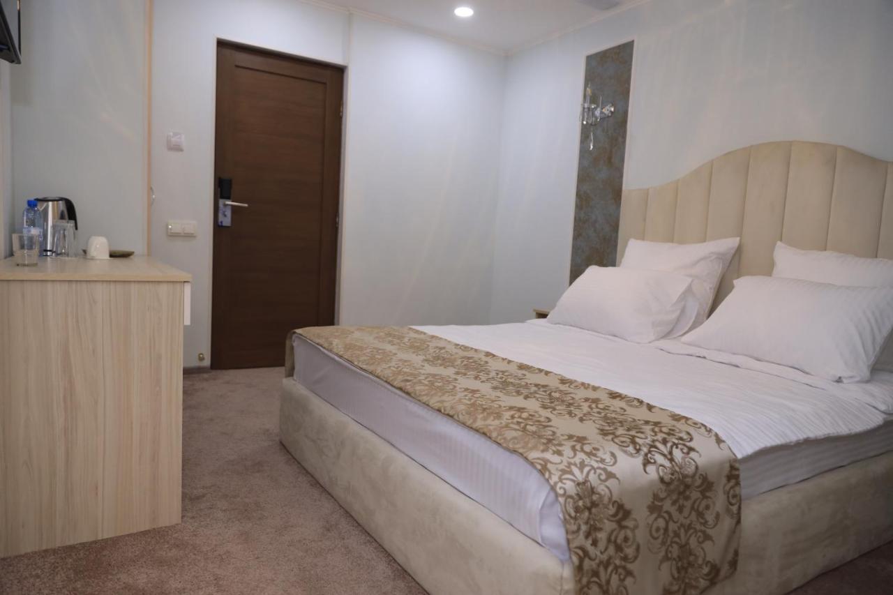 Delin Hotel And Tours Jerevan Buitenkant foto