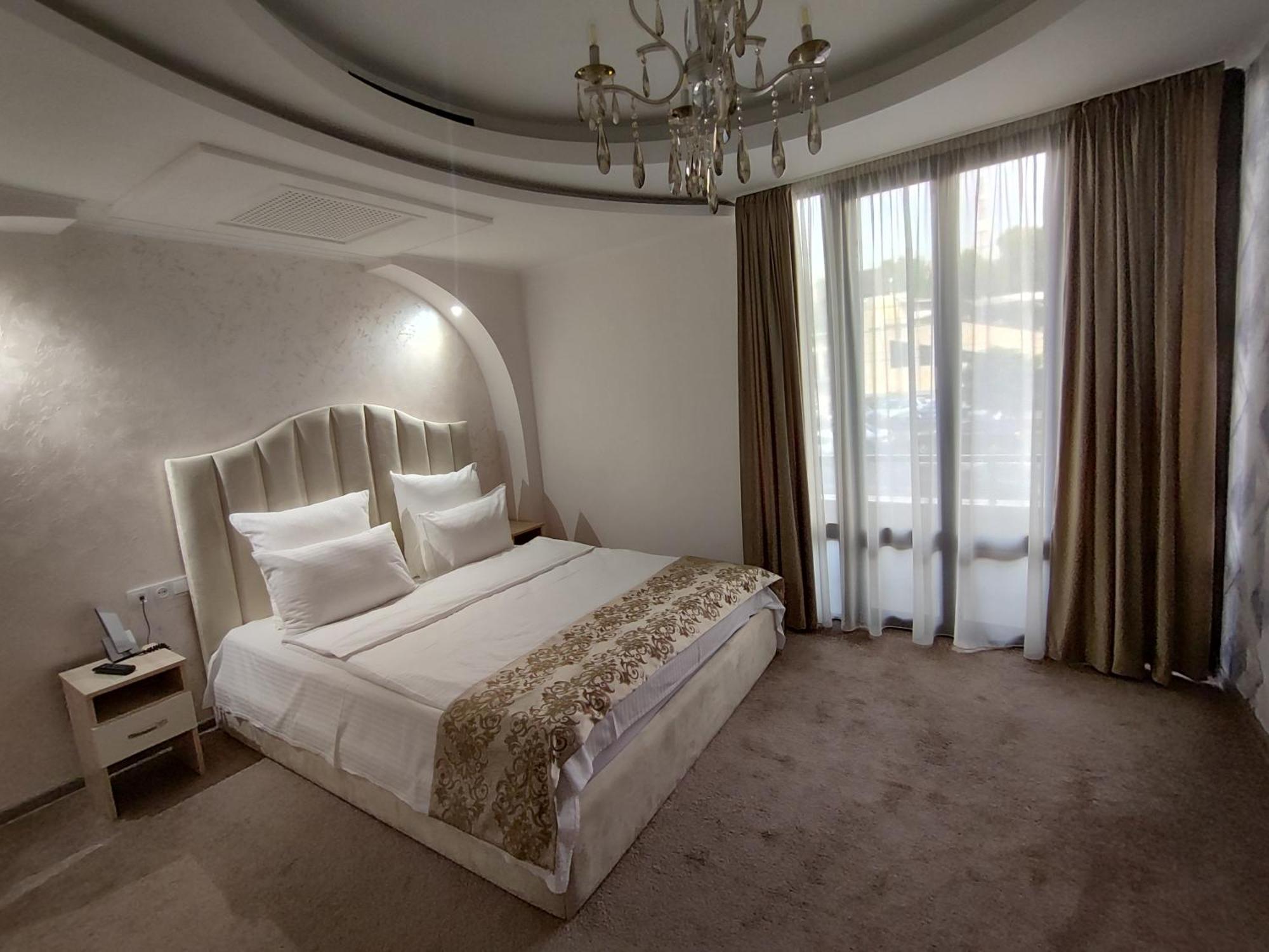 Delin Hotel And Tours Jerevan Buitenkant foto