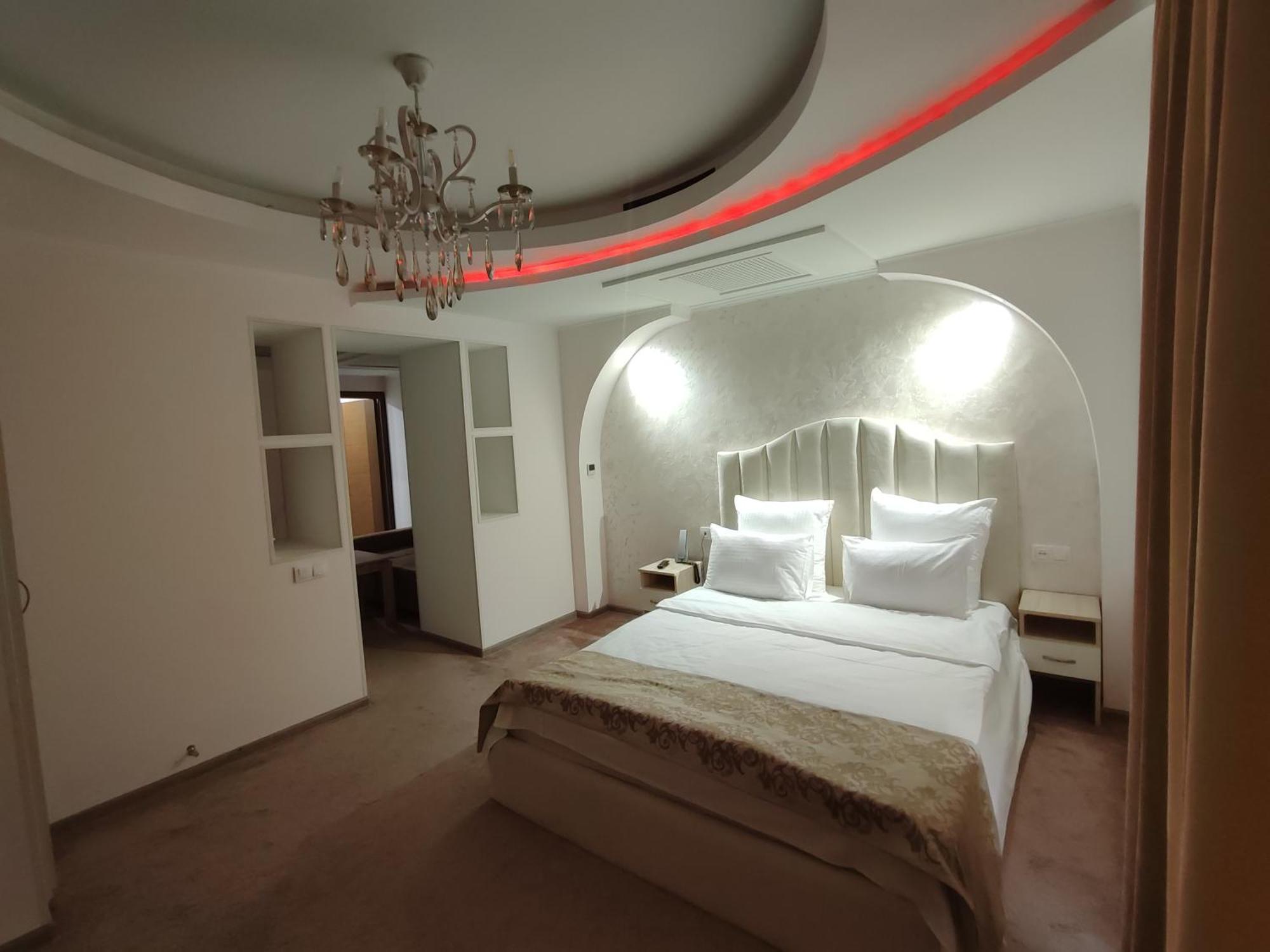 Delin Hotel And Tours Jerevan Buitenkant foto