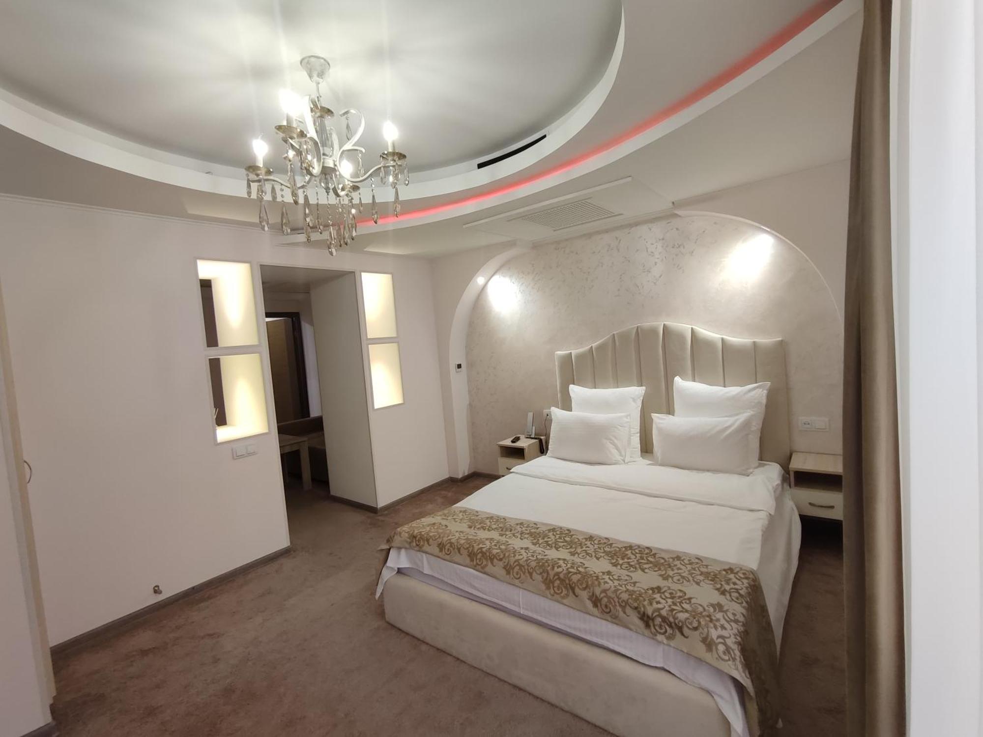 Delin Hotel And Tours Jerevan Buitenkant foto