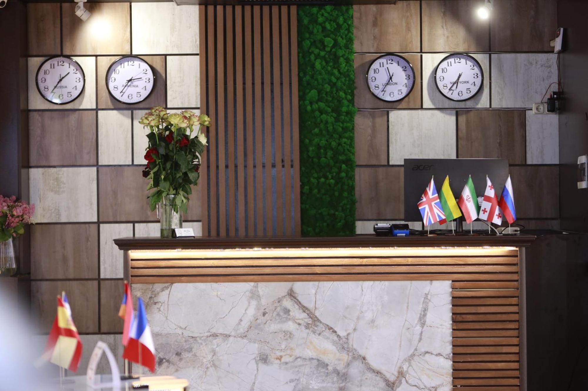 Delin Hotel And Tours Jerevan Buitenkant foto