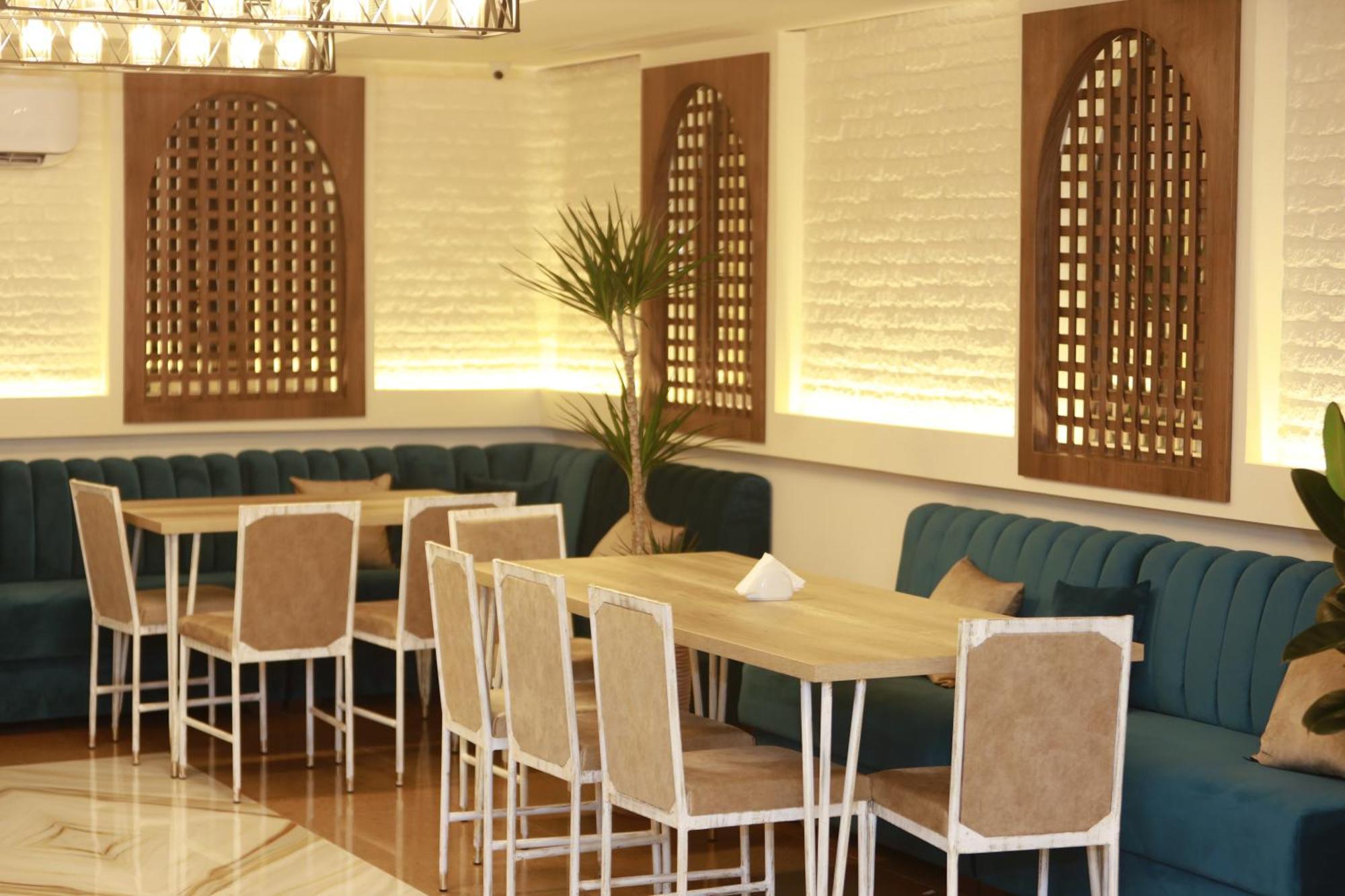 Delin Hotel And Tours Jerevan Buitenkant foto