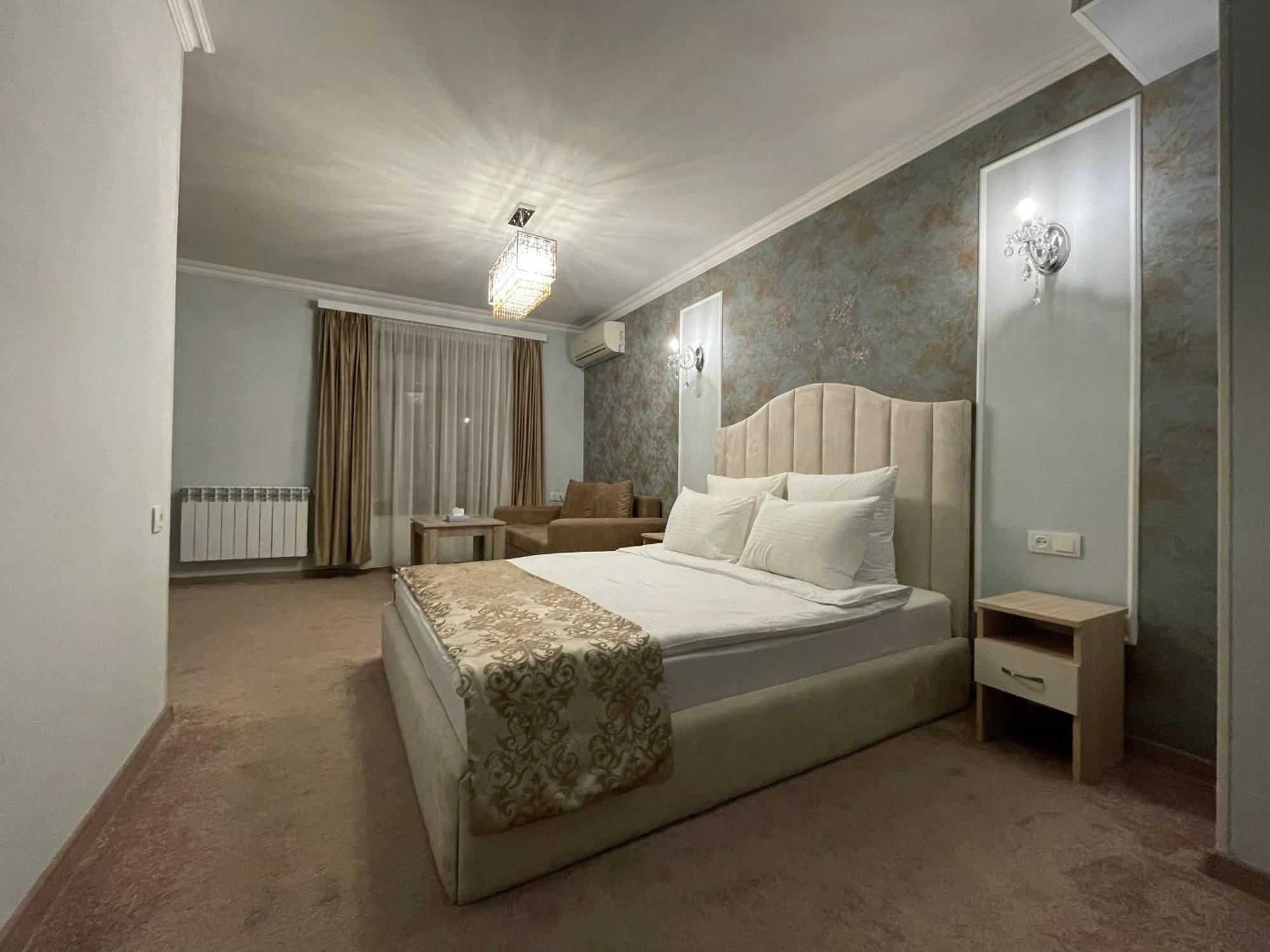 Delin Hotel And Tours Jerevan Buitenkant foto