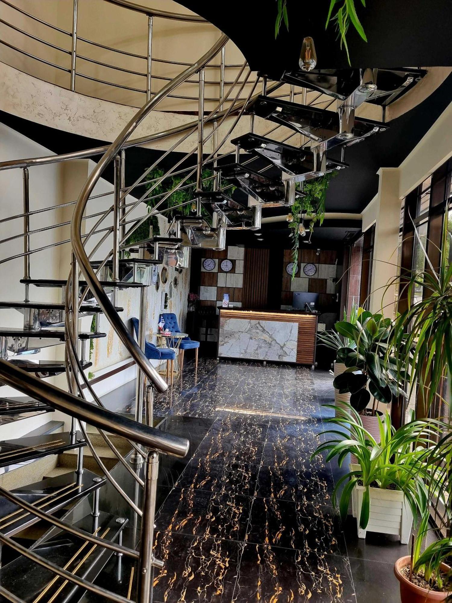 Delin Hotel And Tours Jerevan Buitenkant foto